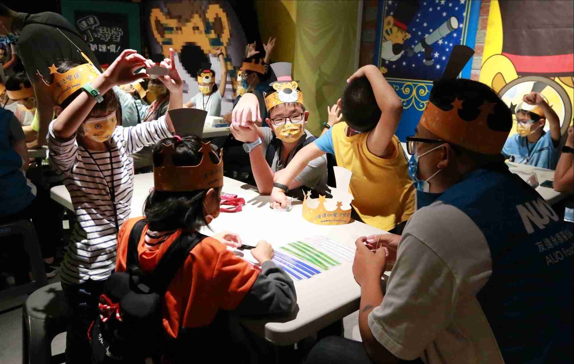 冰球突破以永续理念推动全人教育计划，，内外结盟储备科普教育人才，，荣获亚太永续行动奖社会共融面的金奖肯定