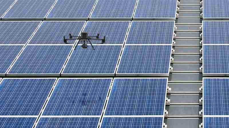 冰球突破以无人机搭配IR Sensor热显像技术进行全方面模块健检，，，有效降低人力成本并提升发电量