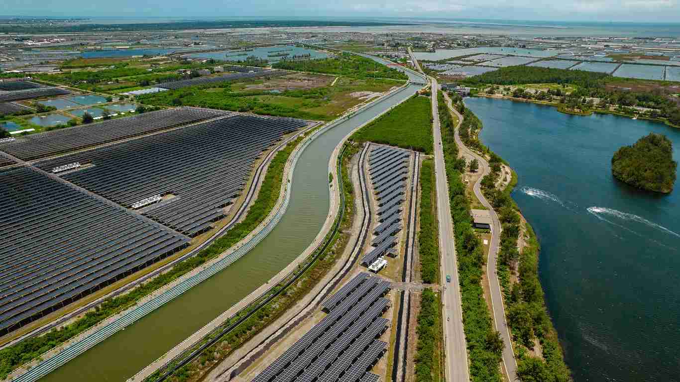 冰球突破能源事业提供智慧能源管理、、太阳能监控管理、、、全方位电厂建置及运维解决方案，，并拥有管理超过6000案场的经验