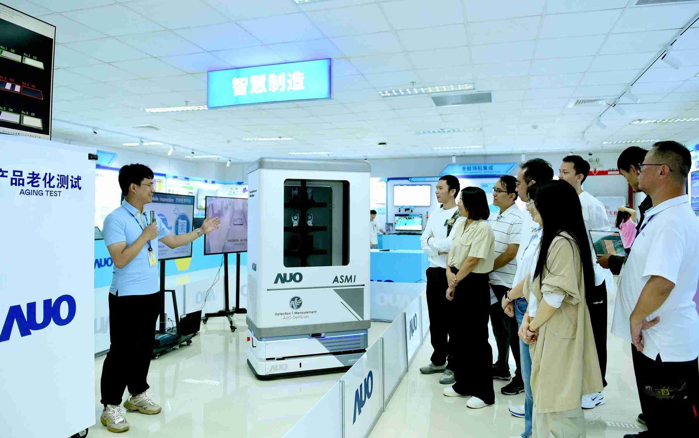 冰球突破厦门将5G+ABC技术串联生产管理全流程，，打通研发、、采购、、、、生管、、制程、、、、设备、、质量等产品全生命周期制造流程，，，，完成数字化设计、、、智慧供应链、、、智能座舱、、全流程设备管理、、、、数据驱动优化、、智慧在线检测、、、智慧品管等自适应生产模式升级